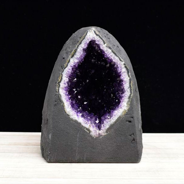 アメジストドーム　カペーラ　晶洞　紫水晶　アメシスト　amethyst geode　インテリア　置物　天然石　パワーストーン