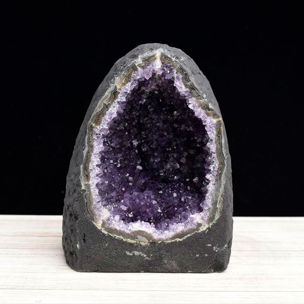 アメジストドーム　カペーラ　晶洞　紫水晶　アメシスト　amethyst geode　インテリア　置物　天然石　パワーストーン