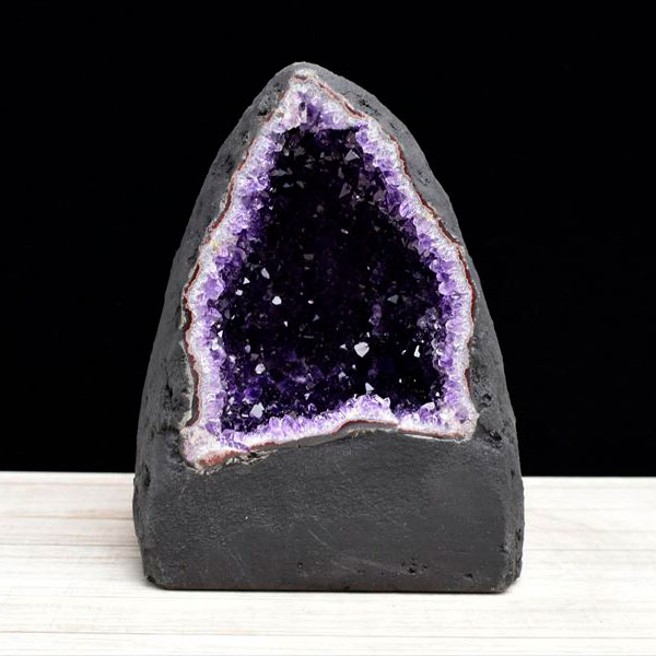 アメジストドーム　カペーラ　晶洞　紫水晶　アメシスト　amethyst geode　インテリア　置物　天然石　パワーストーン