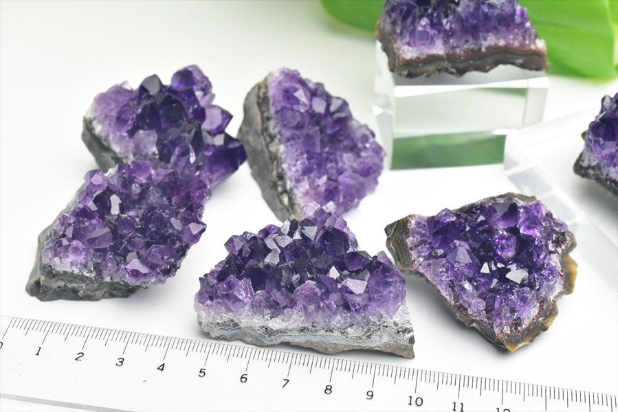 アメジストクラスター4.7kg(紫水晶)原石パワーストーン エネルギー覚醒済