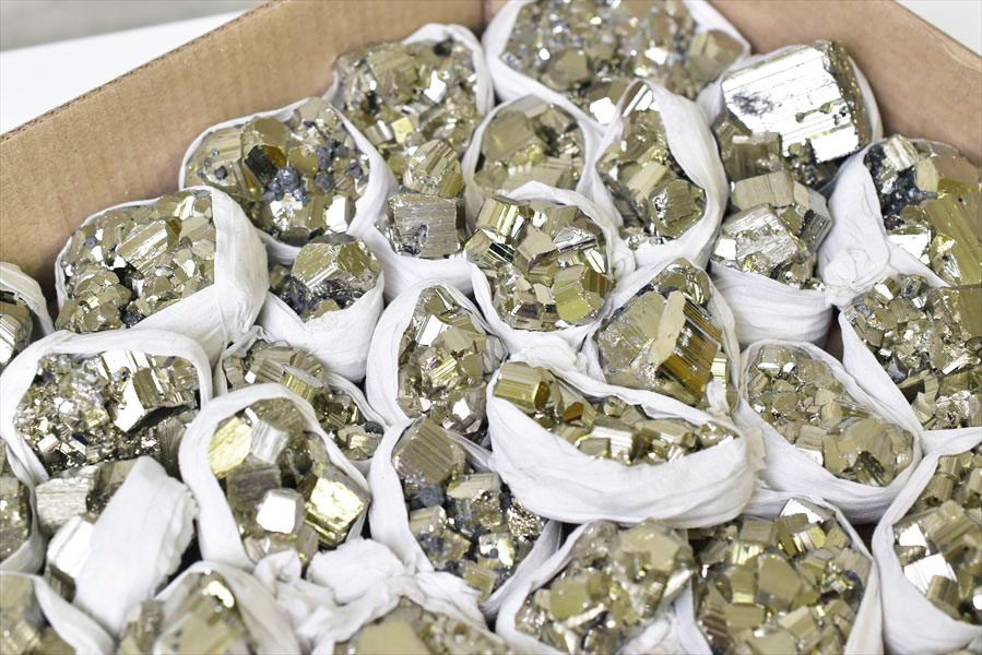 ペルー産　ワンサラ　パイライト　原石　クラスター　卸価格　箱売り　詰め合わせ　黄鉄鉱　Huanzala Huallanca Pyrite　天然石　パワーストーン