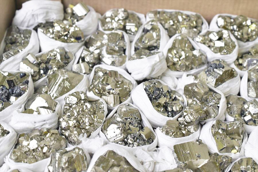 ペルー産　ワンサラ　パイライト　原石　クラスター　卸価格　箱売り　詰め合わせ　黄鉄鉱　Huanzala Huallanca Pyrite　天然石　パワーストーン