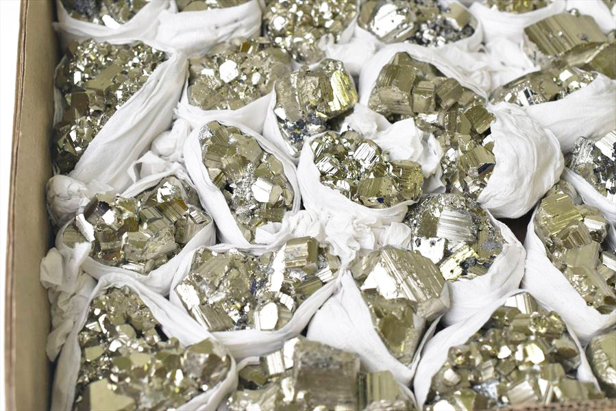 ペルー産　ワンサラ　パイライト　原石　クラスター　卸価格　箱売り　詰め合わせ　黄鉄鉱　Huanzala Huallanca Pyrite　天然石　パワーストーン