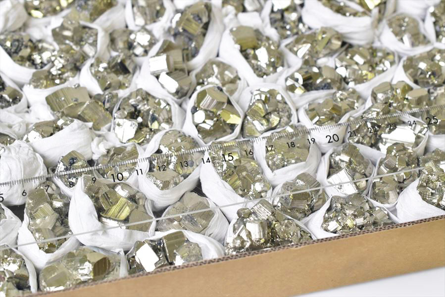 ペルー産　ワンサラ　パイライト　原石　クラスター　卸価格　箱売り　詰め合わせ　黄鉄鉱　Huanzala Huallanca Pyrite　天然石　パワーストーン