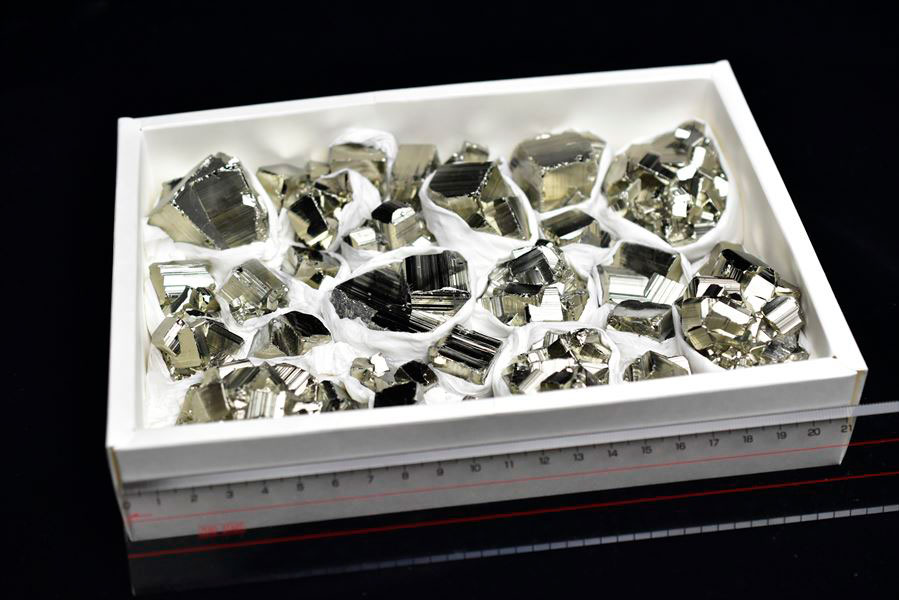 ペルー産　ワンサラ　パイライト　原石　クラスター　卸価格　箱売り　詰め合わせ　黄鉄鉱　Huanzala Huallanca Pyrite　天然石　パワーストーン