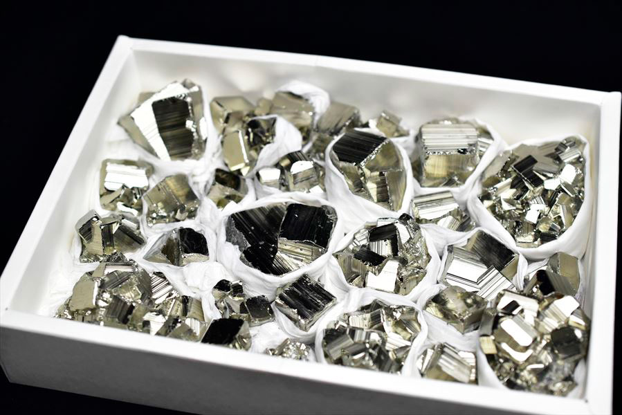 ペルー産　ワンサラ　パイライト　原石　クラスター　卸価格　箱売り　詰め合わせ　黄鉄鉱　Huanzala Huallanca Pyrite　天然石　パワーストーン