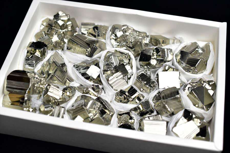 ペルー産　ワンサラ　パイライト　原石　クラスター　卸価格　箱売り　詰め合わせ　黄鉄鉱　Huanzala Huallanca Pyrite　天然石　パワーストーン