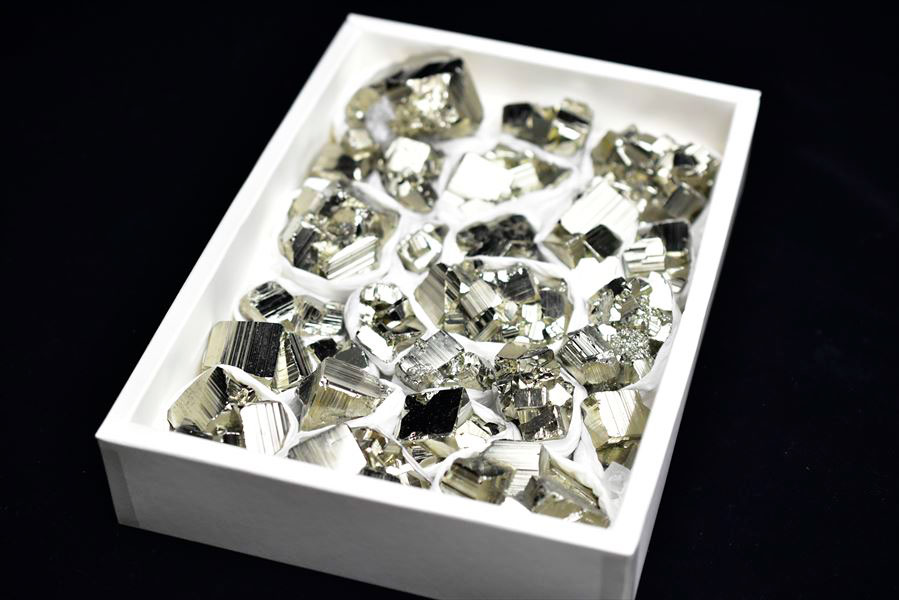 ペルー産　ワンサラ　パイライト　原石　クラスター　卸価格　箱売り　詰め合わせ　黄鉄鉱　Huanzala Huallanca Pyrite　天然石　パワーストーン