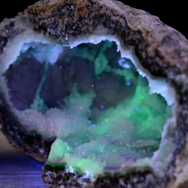 メキシコ・チワワ州　トランカスジオード　Trancas geode　割れてるジオード　チワワジオード　水晶ジオード　浄化　原石　天然石　パワーストーン