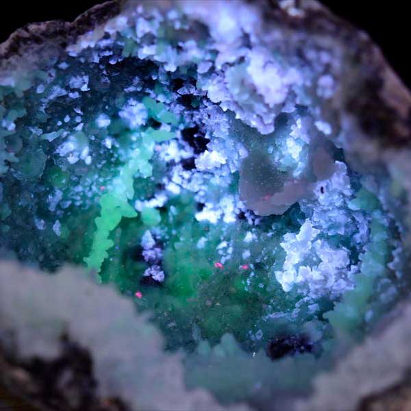 メキシコ・チワワ州　トランカスジオード　Trancas geode　割れてるジオード　チワワジオード　水晶ジオード　浄化　原石　天然石　パワーストーン