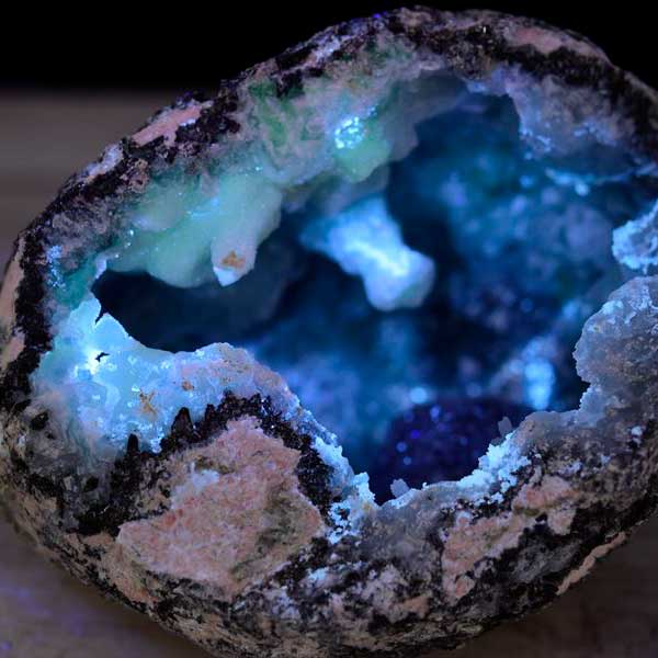 メキシコ・チワワ州　トランカスジオード　Trancas geode　割れてるジオード　チワワジオード　水晶ジオード　浄化　原石　天然石　パワーストーン