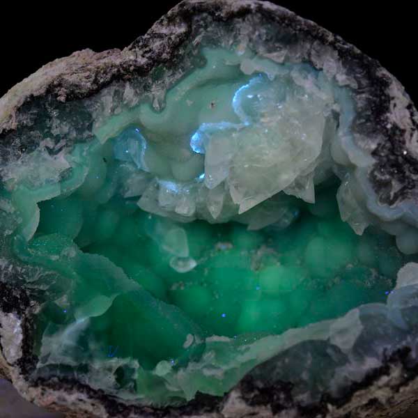 メキシコ・チワワ州　トランカスジオード　Trancas geode　割れてるジオード　チワワジオード　水晶ジオード　浄化　原石　天然石　パワーストーン