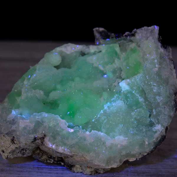 メキシコ・チワワ州　トランカスジオード　Trancas geode　割れてるジオード　チワワジオード　水晶ジオード　浄化　原石　天然石　パワーストーン