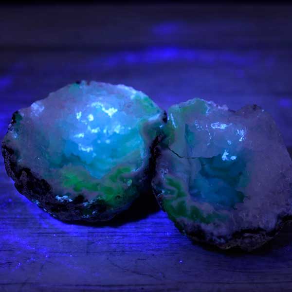 メキシコ・チワワ州　トランカスジオード　Trancas geode　割れてるジオード　チワワジオード　水晶ジオード　浄化　原石　天然石　パワーストーン