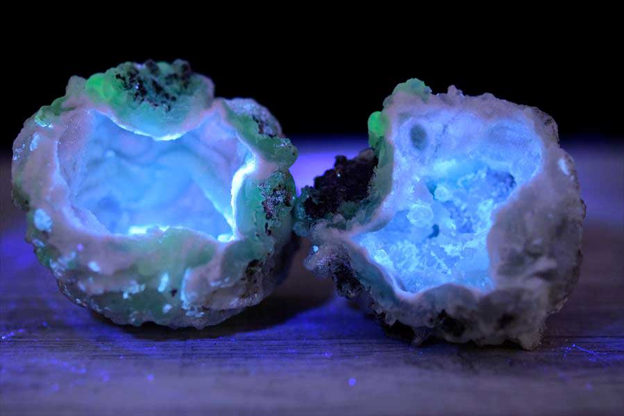 メキシコ・チワワ州　トランカスジオード　Trancas geode　割れてるジオード　チワワジオード　水晶ジオード　浄化　原石　天然石　パワーストーン