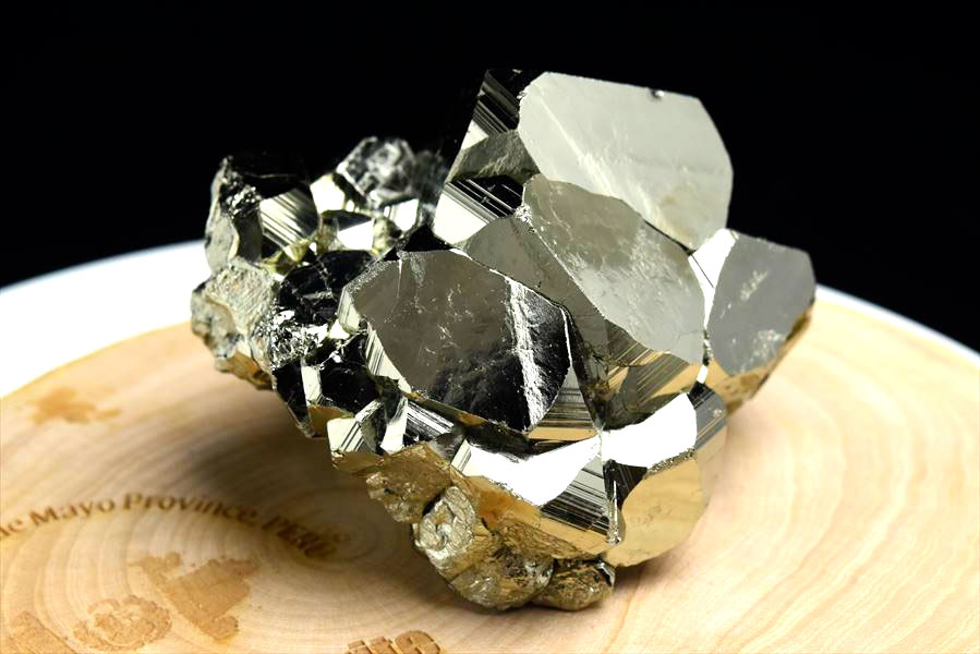 ペルー産　ワンサラ　パイライト　原石　クラスター　黄鉄鉱　Huanzala Huallanca Pyrite　天然石　パワーストーン