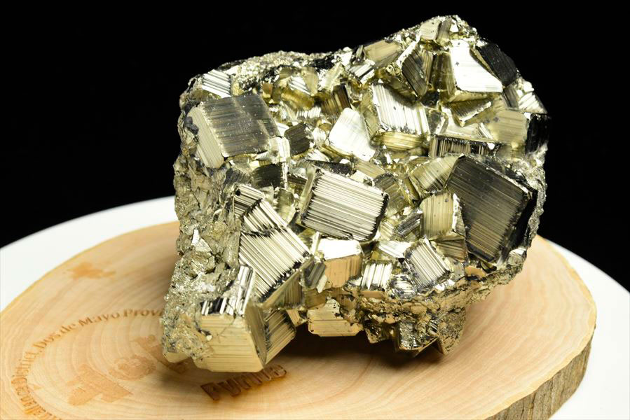 ペルー産　ワンサラ　パイライト　原石　クラスター　立方体結晶　黄鉄鉱　Huanzala Huallanca Pyrite　天然石　パワーストーン