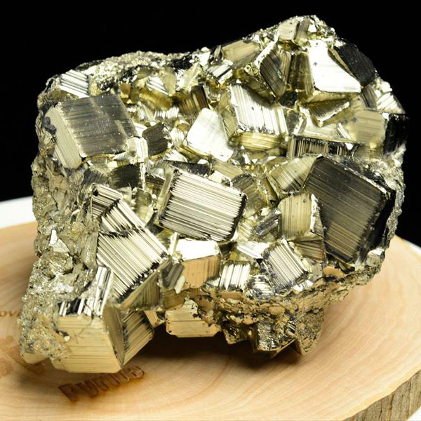 ペルー産　ワンサラ　パイライト　原石　クラスター　立方体結晶　黄鉄鉱　Huanzala Huallanca Pyrite　天然石　パワーストーン