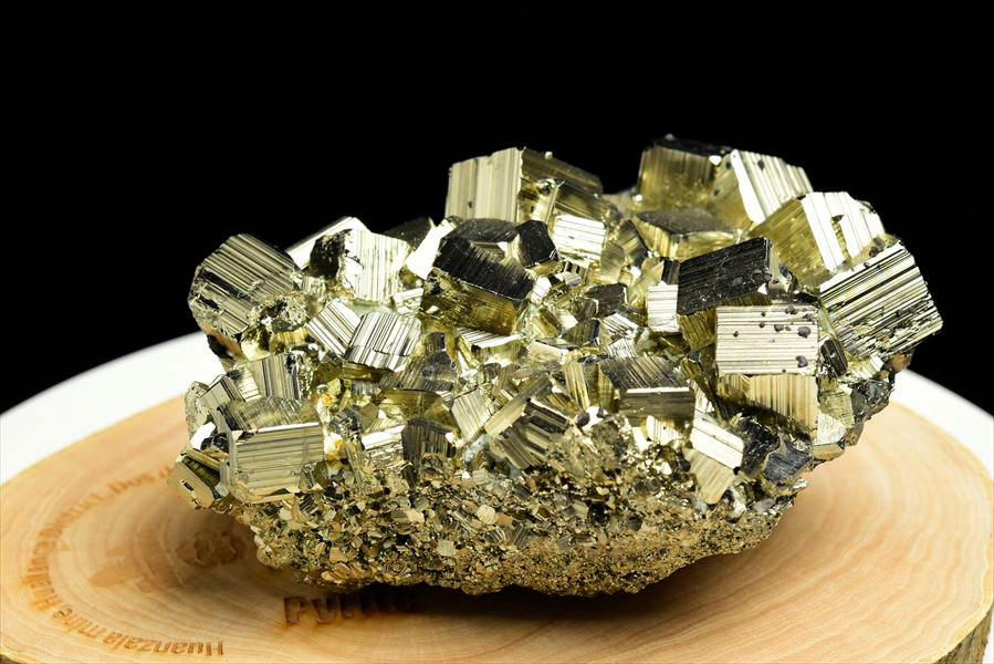 ペルー産　ワンサラ　パイライト　原石　クラスター　立方体結晶　黄鉄鉱　Huanzala Huallanca Pyrite　天然石　パワーストーン