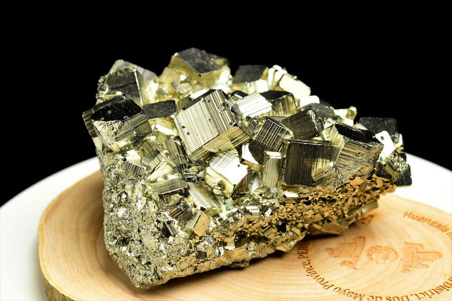 ペルー産　ワンサラ　パイライト　原石　クラスター　立方体結晶　黄鉄鉱　Huanzala Huallanca Pyrite　天然石　パワーストーン