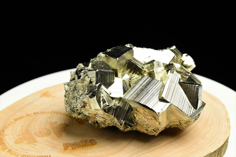 ペルー産　ワンサラ　パイライト　原石　クラスター　立方体結晶　黄鉄鉱　Huanzala Huallanca Pyrite　天然石　パワーストーン