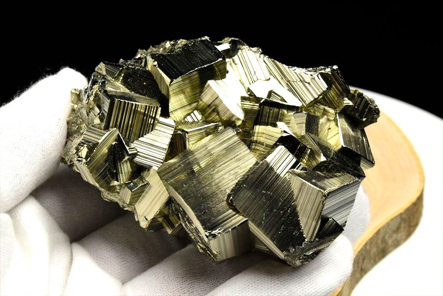 ペルー産　ワンサラ　パイライト　原石　クラスター　立方体結晶　黄鉄鉱　Huanzala Huallanca Pyrite　天然石　パワーストーン