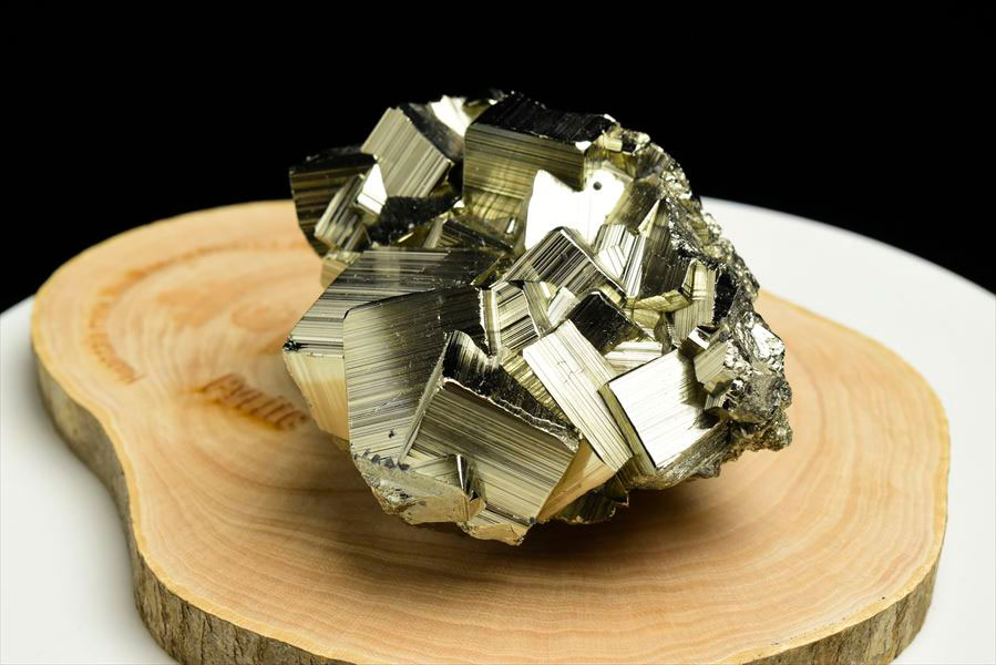 ペルー産　ワンサラ　パイライト　原石　クラスター　立方体結晶　黄鉄鉱　Huanzala Huallanca Pyrite　天然石　パワーストーン