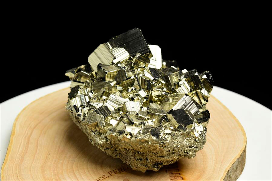 ペルー産　ワンサラ　パイライト　原石　クラスター　立方体結晶　黄鉄鉱　Huanzala Huallanca Pyrite　天然石　パワーストーン