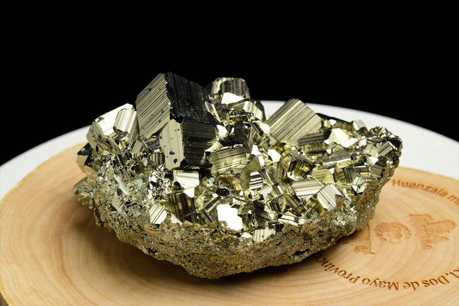 ペルー産　ワンサラ　パイライト　原石　クラスター　立方体結晶　黄鉄鉱　Huanzala Huallanca Pyrite　天然石　パワーストーン