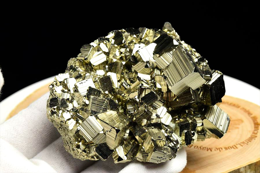 ペルー産　ワンサラ　パイライト　原石　クラスター　立方体結晶　黄鉄鉱　Huanzala Huallanca Pyrite　天然石　パワーストーン