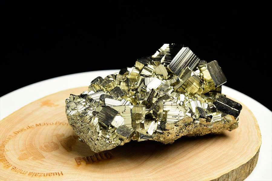 ペルー産　ワンサラ　パイライト　原石　クラスター　立方体結晶　黄鉄鉱　Huanzala Huallanca Pyrite　天然石　パワーストーン