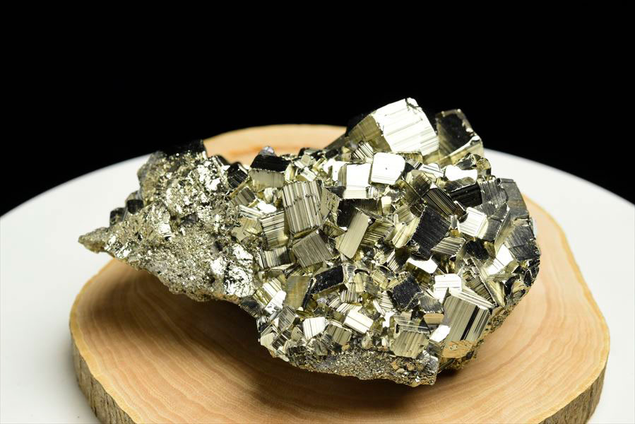 ペルー産　ワンサラ　パイライト　原石　クラスター　立方体結晶　黄鉄鉱　Huanzala Huallanca Pyrite　天然石　パワーストーン