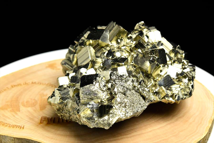 ペルー産　ワンサラ　パイライト　原石　クラスター　立方体結晶　黄鉄鉱　Huanzala Huallanca Pyrite　天然石　パワーストーン