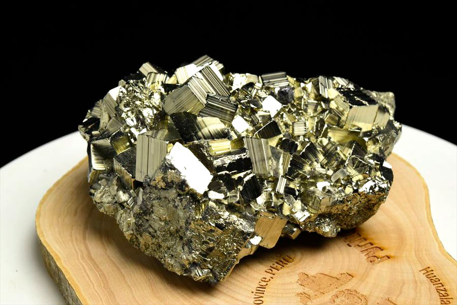 ペルー産　ワンサラ　パイライト　原石　クラスター　立方体結晶　黄鉄鉱　Huanzala Huallanca Pyrite　天然石　パワーストーン