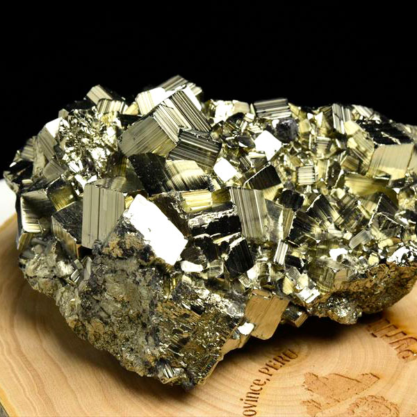 ペルー産　ワンサラ　パイライト　原石　クラスター　立方体結晶　黄鉄鉱　Huanzala Huallanca Pyrite　天然石　パワーストーン