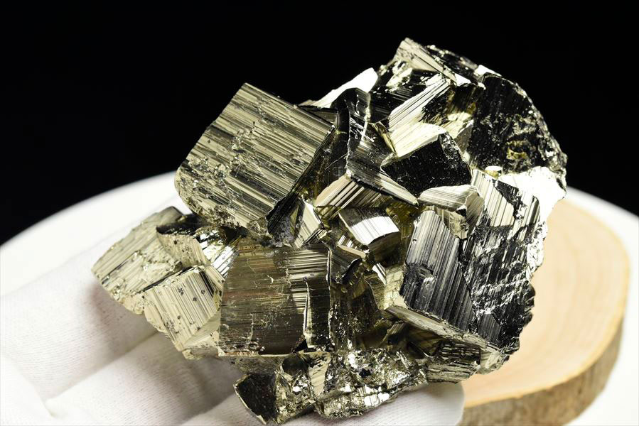 ペルー産　ワンサラ　パイライト　原石　クラスター　立方体結晶　黄鉄鉱　Huanzala Huallanca Pyrite　天然石　パワーストーン