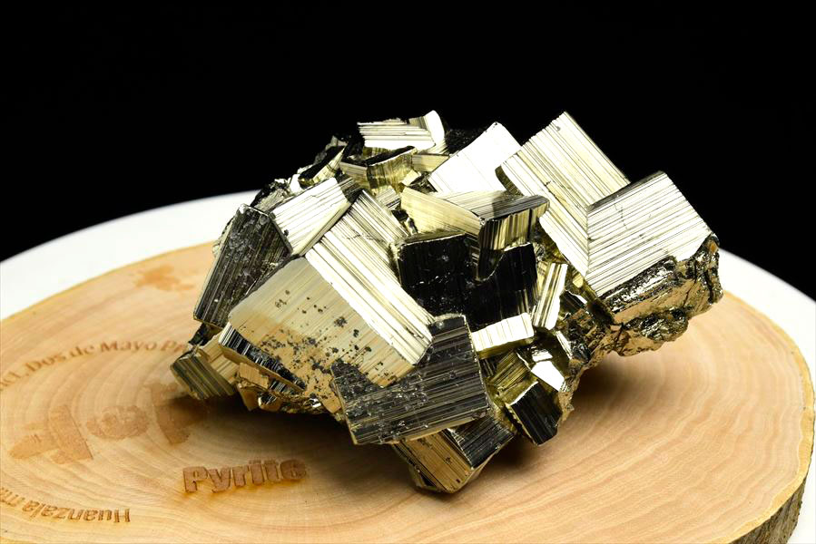 ペルー産　ワンサラ　パイライト　原石　クラスター　立方体結晶　黄鉄鉱　Huanzala Huallanca Pyrite　天然石　パワーストーン