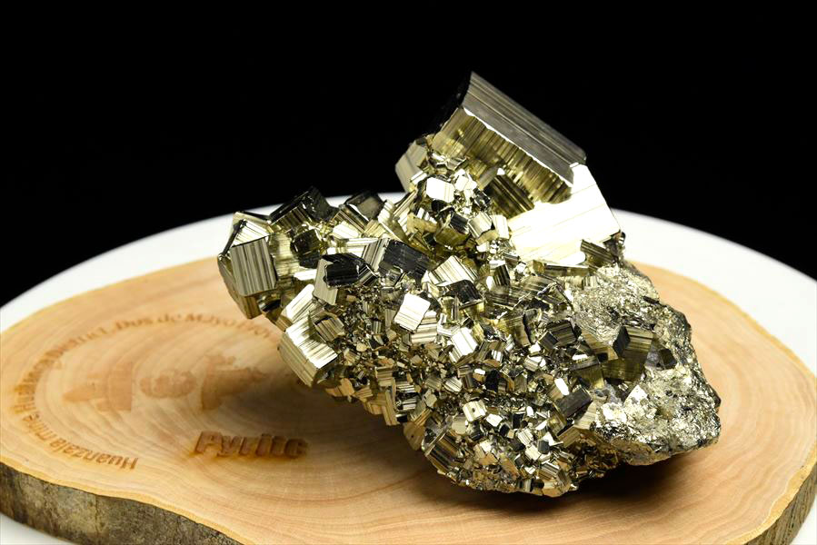 ペルー産　ワンサラ　パイライト　原石　クラスター　立方体結晶　黄鉄鉱　Huanzala Huallanca Pyrite　天然石　パワーストーン