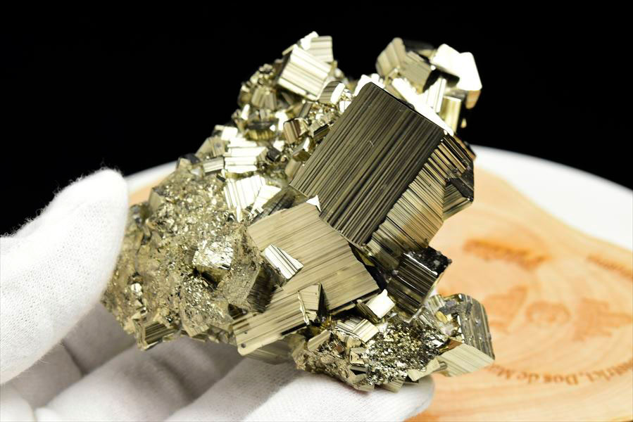 ペルー産　ワンサラ　パイライト　原石　クラスター　立方体結晶　黄鉄鉱　Huanzala Huallanca Pyrite　天然石　パワーストーン