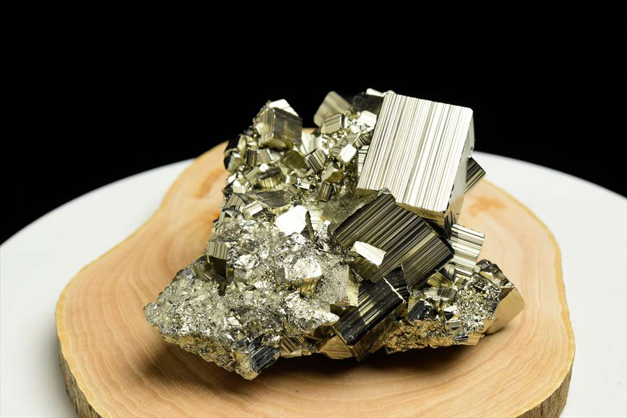 ペルー産　ワンサラ　パイライト　原石　クラスター　立方体結晶　黄鉄鉱　Huanzala Huallanca Pyrite　天然石　パワーストーン