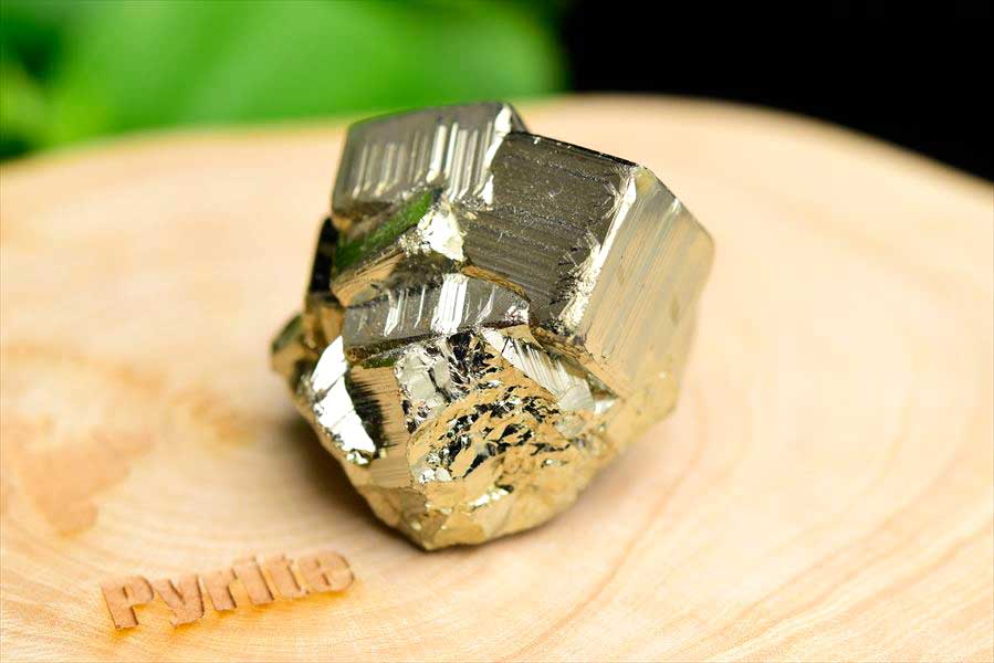 ペルー産　ワンサラ　パイライト　原石　クラスター　立方体結晶　黄鉄鉱　Huanzala Huallanca Pyrite　天然石　パワーストーン