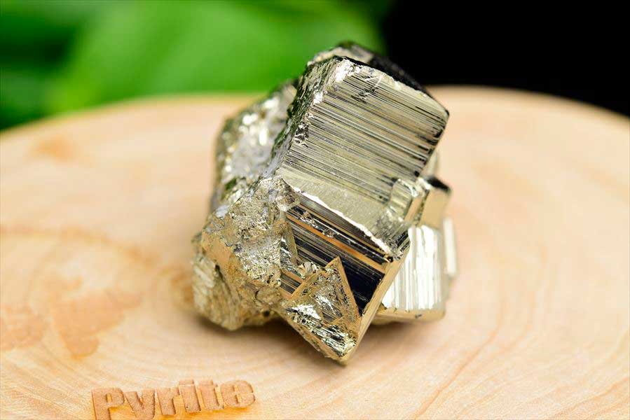 ペルー産　ワンサラ　パイライト　原石　クラスター　立方体結晶　黄鉄鉱　Huanzala Huallanca Pyrite　天然石　パワーストーン