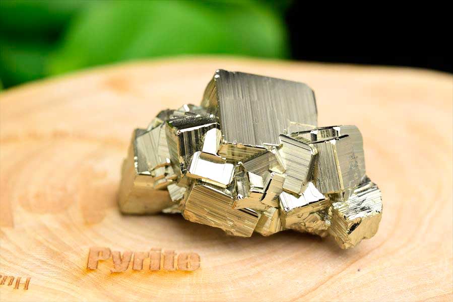 ペルー産　ワンサラ　パイライト　原石　クラスター　立方体結晶　黄鉄鉱　Huanzala Huallanca Pyrite　天然石　パワーストーン