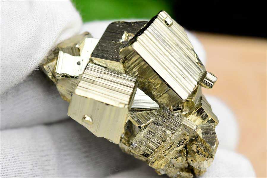 ペルー産　ワンサラ　パイライト　原石　クラスター　立方体結晶　黄鉄鉱　Huanzala Huallanca Pyrite　天然石　パワーストーン