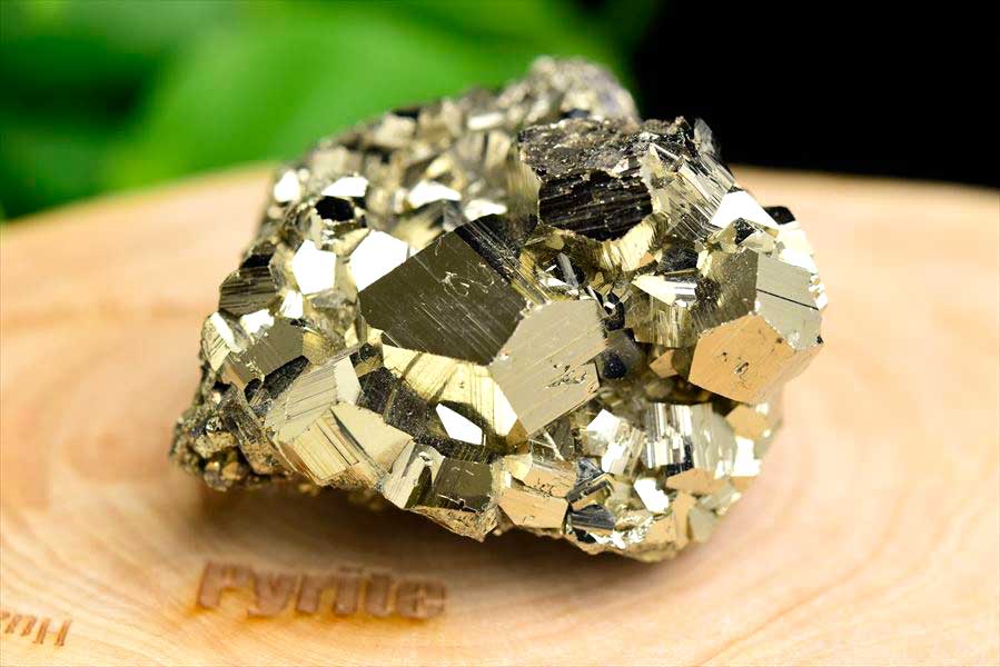 ペルー産　ワンサラ　パイライト　原石　クラスター　立方体結晶　黄鉄鉱　Huanzala Huallanca Pyrite　天然石　パワーストーン