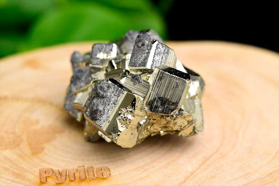 ペルー産　ワンサラ　パイライト　原石　クラスター　立方体結晶　黄鉄鉱　Huanzala Huallanca Pyrite　天然石　パワーストーン