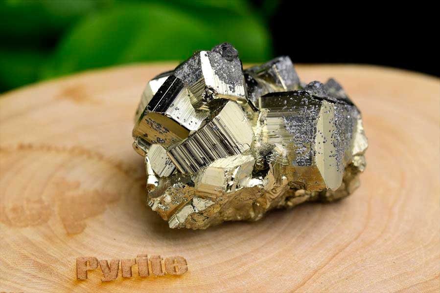 ペルー産　ワンサラ　パイライト　原石　クラスター　立方体結晶　黄鉄鉱　Huanzala Huallanca Pyrite　天然石　パワーストーン