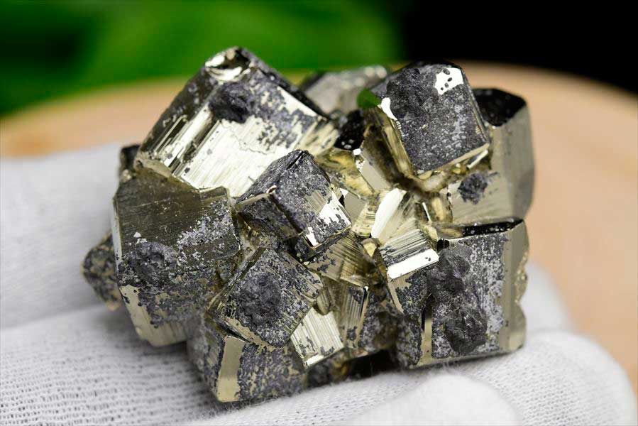 ペルー産　ワンサラ　パイライト　原石　クラスター　立方体結晶　黄鉄鉱　Huanzala Huallanca Pyrite　天然石　パワーストーン