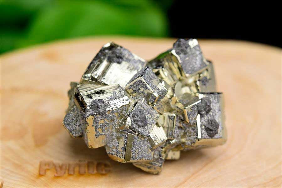 ペルー産　ワンサラ　パイライト　原石　クラスター　立方体結晶　黄鉄鉱　Huanzala Huallanca Pyrite　天然石　パワーストーン