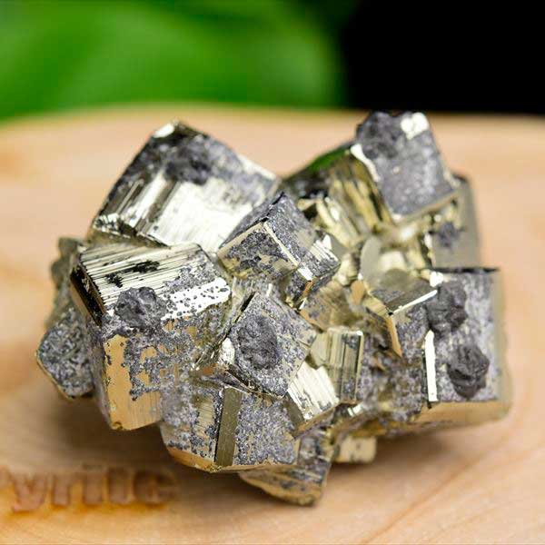 ペルー産　ワンサラ　パイライト　原石　クラスター　立方体結晶　黄鉄鉱　Huanzala Huallanca Pyrite　天然石　パワーストーン